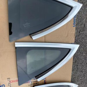 1514978-00-B 后三角窗玻璃 L带亮条