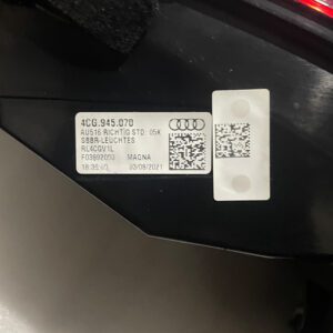 4CG 945 070 后尾灯 右 适用于奥迪 Q6