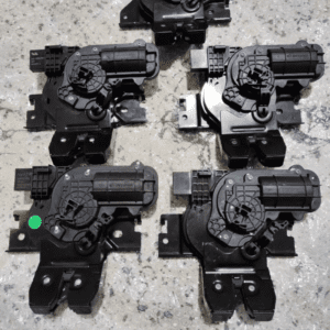 X01-63051001理想L8 L7 L9尾门锁块