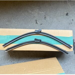 8892873532  雨刮片组件适用于极氪001